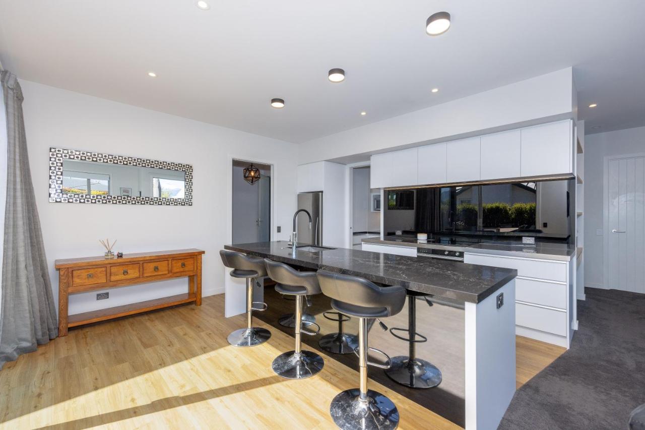 Prime Location On Warren St - 3 Bedroom Town House Wanaka Exterior photo